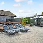 With A Fireplace 04 Semesterbostad